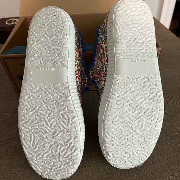 Girls Cienta Blue Floral Canvas Shoes - Picture 3 of 6